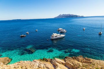 Primo maggio cosa fare? Escursione alle Isole Egadi: una giornata che sa libertà