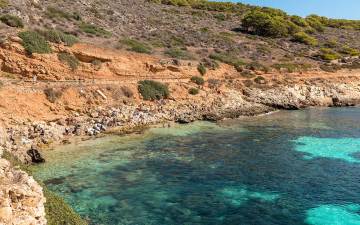 Cala Fredda Levanzo: caletta di ciottoli con acque cristalline turchesi