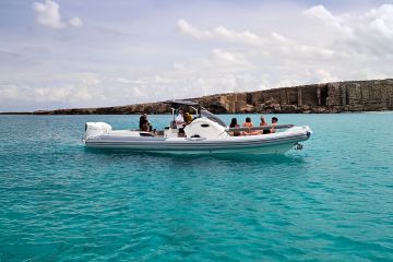 Isole Egadi vacanze in un giorno: itinerario perfetto in gommone