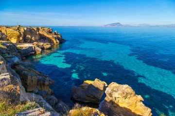 Primo maggio cosa fare? Escursione alle Isole Egadi: una giornata che sa libert&agrave;